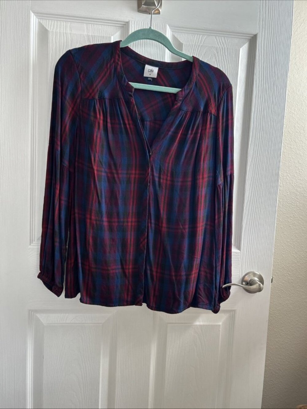 Cabi Caroling Women’s Sz Medium Red Blue Long Sleeve Plaid V Neck Top #4070